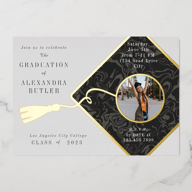 Gold Tassel Foto Script Class 2023 Abschluss Folieneinladung (Vorderseite)
