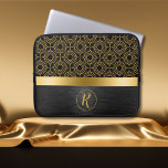 Gold und Black Luxus Art Deco Laptopschutzhülle<br><div class="desc">Dieses Imitat in Gold und Schwarz Art Deco inspiriert Motiv fügt Ihrem Laptop eine Touch Vintager Eleganz und Eleganz hinzu.</div>