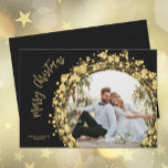 Gold und Black Merry Weihnachts-Foto Feiertagskarte<br><div class="desc">Goldrunden, Sterne und Punktkranz auf schwarzem Hintergrund umgeben Ihr Lieblingsstift mit Ihren Namen und frohe Weihnachtsgrüße in schicker Schrift, eine wunderschöne Art, um Ihren Urlaub zu feiern. *NUTZEN SIE EIN HORIZONTALES FOTO, um die besten Ergebnisse zu erzielen oder Ihr Foto vor dem Hochladen auf ein Quadrat zu schneiden. WEITERE Artikel...</div>