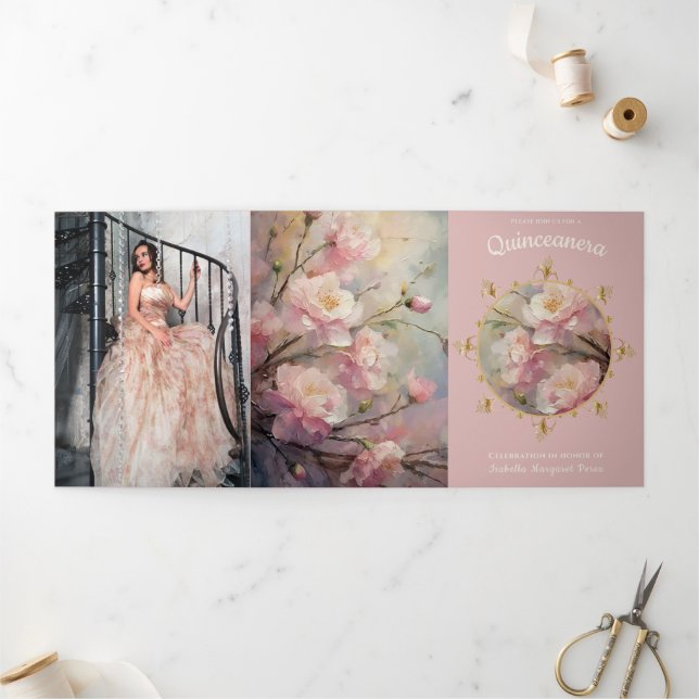 Gold und Blume Quinceanera Dreifach Gefaltete Einladung (Außenbereich)