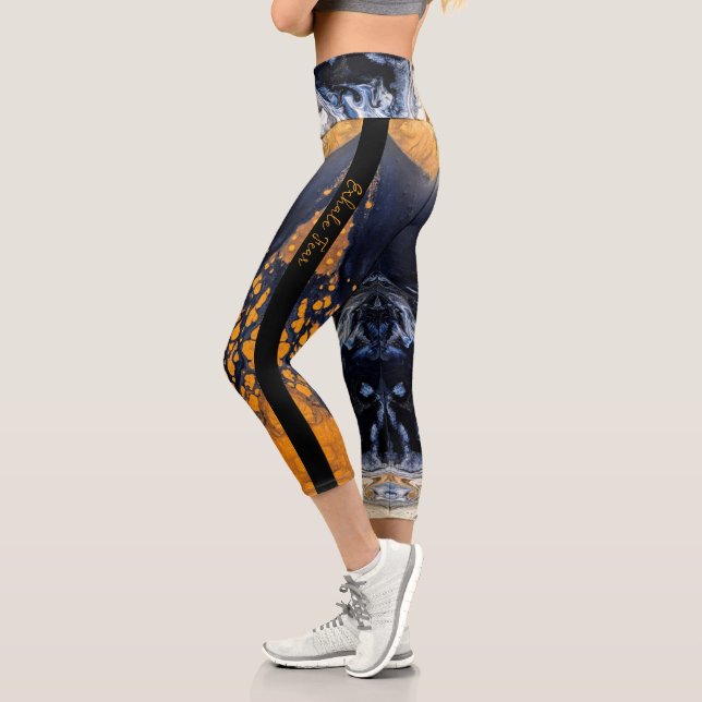 Gold- und Glitzer-Marmor-Textur Skulptur Stille Capri Leggings (Links)
