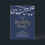 Gold und Marine | Moderne 50. Geburtstagsparty für Einladung<br><div class="desc">Feiern Sie einen besonderen Tag mit dieser schicken goldenen Party Einladung! Dieses Design zeichnet sich durch Streichellichter und eine stilvolle Goldskripttypografie mit mariniertem Hintergrund aus.</div>