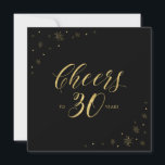 Gold und Schwarz | Moderner 30. Geburtstag Party S Einladung<br><div class="desc">Feiern wir Ihren besonderen Tag mit dieser stilvollen 30. Party Einladung. Dieses Design zeichnet sich durch die schicke Goldtypografie "Cheers to 30 years" und die goldene funkelnde Grafik auf einem schwarzen Hintergrund aus. Wenn Sie eine einfache, schicke Einladung für eine schwarz-goldene Geburtstagsfeier suchen, ist diese Einladung eine perfekte Wahl. Passende...</div>
