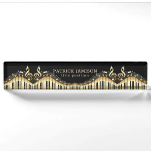 Gold- und Schwarze Tastatur und Clef Namensplakette