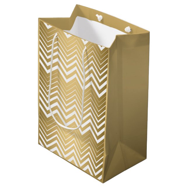 Gold und White Zigzag Zickzack Mittlere Geschenktüte (Vorderseite Schrägansicht)