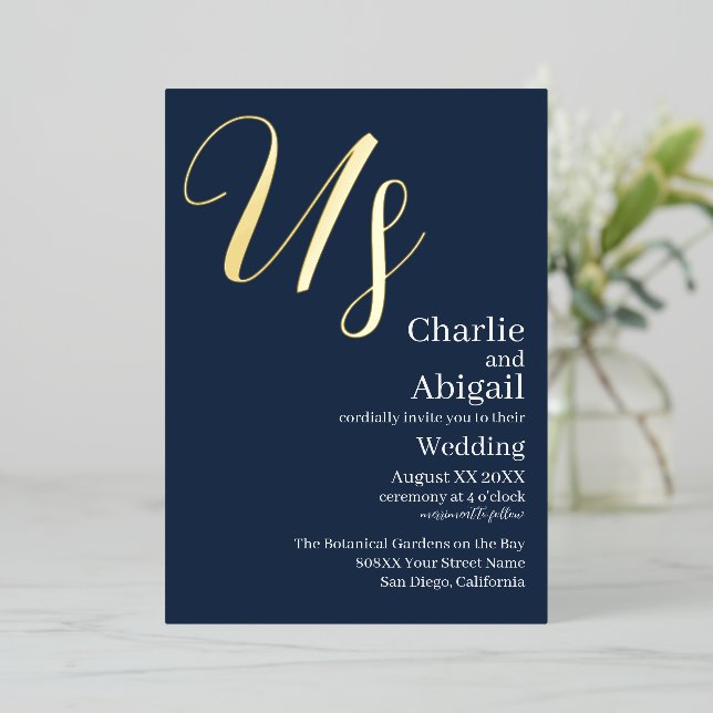 Gold US Moderne Hochzeit auf Navy Blue Folieneinladung (Stehend vorne)