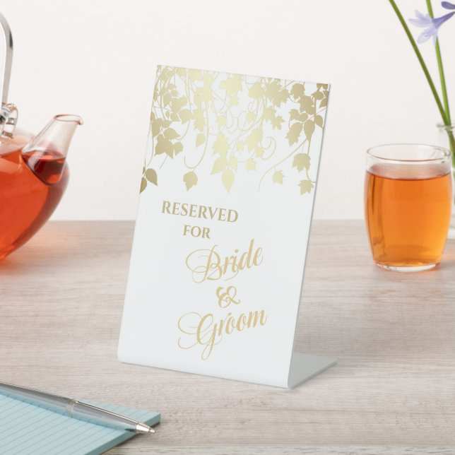 Gold Vine Leaf Border Brie and Groom Reserviert Sockelschild (In SItu)
