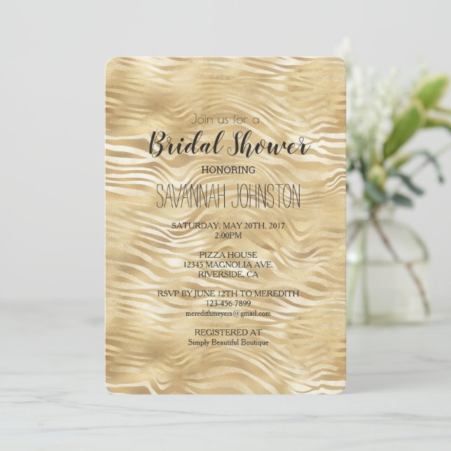 Gold White Zebra Print Brautparty Einladung (Stehend Vorderseite)