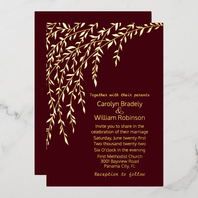 Gold Willows Burgundy Wedding Foil Einladung (Vorderseite/Rückseite)