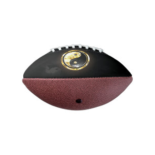 Gold Yin Yang auf schwarz Football
