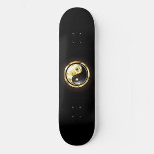 Gold Yin Yang auf schwarz Skateboard