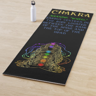 Gold Yoga Girl mit farbenfroher Chakra Energie Yogamatte