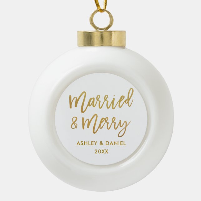 Goldbürsten-Skript-verheiratete u. fröhliche Keramik Kugel-Ornament (Vorderseite)