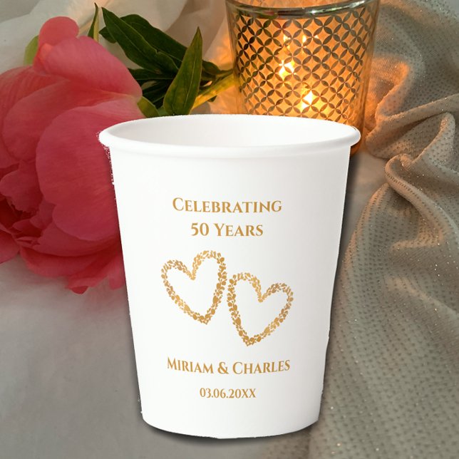 Golden 50 th Wedding Anniversary Heart Personalisi Pappbecher (Add couple’s names for personalized golden 50th anniversary party paper cups. Golden gradient hearts)