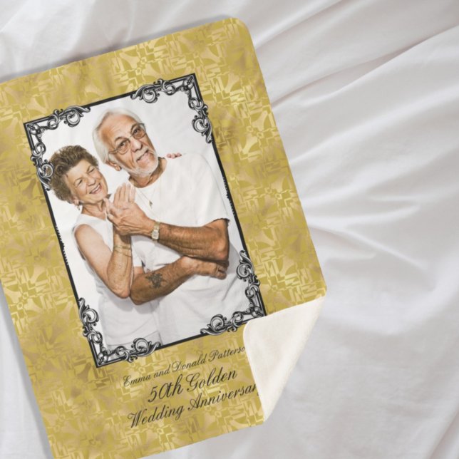 Golden 50. Wedding Anniversary Foto Monogram She Sherpadecke (Von Creator hochgeladen)