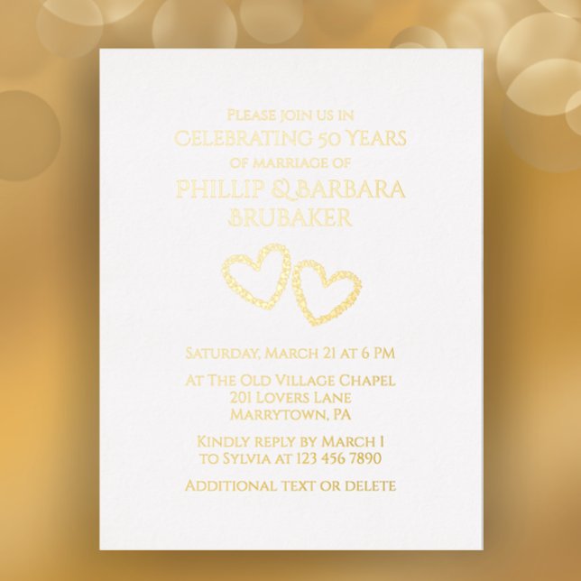 Golden 50. Wedding Anniversary Party Herz Custom Folie Einladungspostkarte (Customize this simple elegant gold foil 50th anniversary party invitation, hand drawn hearts.
)