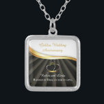Golden 50. Wedding Religious Jubiläum Versilberte Kette<br><div class="desc">Dieses Gratulationsgeschenk ist der perfekte Weg, um ein Paar 50. Hochzeitstag mit einer religiösen Touch zu gedenken. Das Design besteht aus zwei Herzklingeln, die mit einem goldenen Aussehen auf einem schwarzen Hintergrund verwoben sind, was die anhaltende Liebe und das gegenseitige Engagement des Paares symbolisiert. Es ruft ein Gefühl göttlicher Gnade...</div>