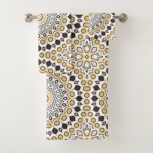 Golden and Charcoal Mandala Pattern Badhandtuch Set (Insitu)
