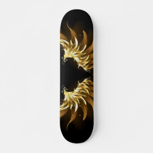 Golden Angel Wings auf schwarzem Hintergrund Skateboard