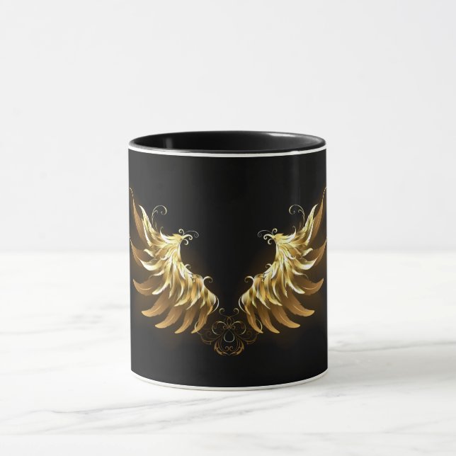Golden Angel Wings auf schwarzem Hintergrund Tasse (Zentrum)