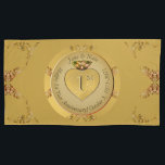 Golden bei der Hochzeit zum 1./50. Kissenbezug<br><div class="desc">Leider, ein wunderschönes Set von Kissen Hüllen, um ihren 1. oder 50. Hochzeitstag mit einem Herzemblem und Medaillonentext zu ehren, wie besonders ist das?! Goldener Ocker mit verzierter Herzgrafik, für eine Touch des Romantik. Wenn Sie eine Anpassung oder Illustration nur für Sie, einfach schreiben Sie mir und ich komme gleich...</div>