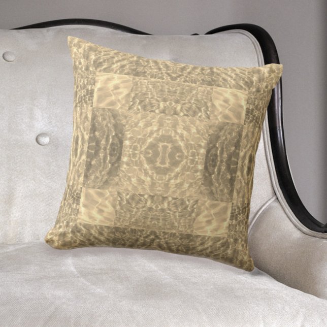 Golden Beige und Taupe Abstrakt Kissen (Von Creator hochgeladen)