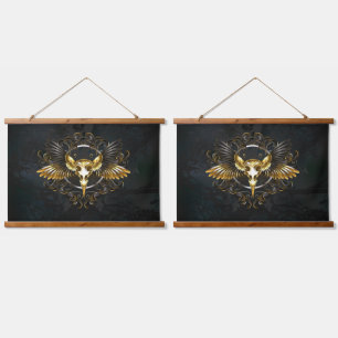 Golden Bird Skull auf schwarzem Hintergrund Wandteppich Mit Holzrahmen