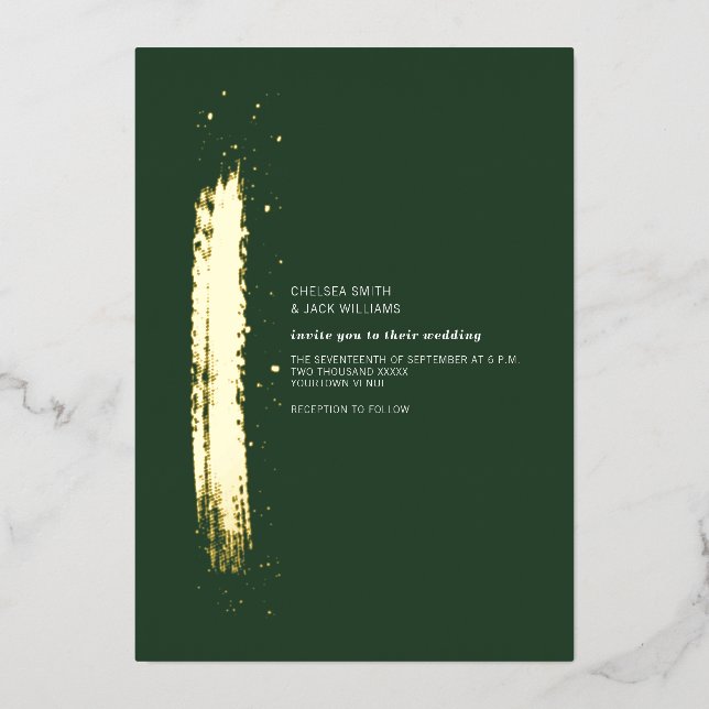Golden Brushstroke Emerald Minimalistisch Wedding Folieneinladung (Vorderseite)