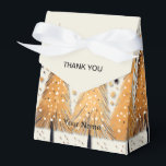 Golden Christmas Trees Shiny Snowflakes Holidays Geschenkschachtel<br><div class="desc">Goldene Weihnachtsbäume Shiny Snowflakes Holidays Gefallen Schachtel. Einzigartiges,  schönes,  stilvolles Design. Leicht personalisiert zu sein. Schriftart Stil,  Größe und Farben können geändert werden. Matching-Elemente verfügbar.</div>