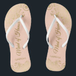 Golden Curls auf Coral Peach Trauzeugin Hochzeit Flip Flops<br><div class="desc">Diese wunderschönen Hochzeitskippen sind eine großartige Möglichkeit, Ihre Trauzeugin zu danken und zu erkennen, während sie gleichzeitig ihre Füße rette. Das elegante Design mit feinen goldenen Gardinen und Wirbel auf einem blassorangen oder korallenpfirsichfarbenen Hintergrund und extravaganten goldfarbenen Schriftzeichen. Der Test liest Trauzeugin mit ihrem Namen unten. Ein guter Weg, ihr...</div>