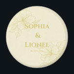Golden Floral Wedding Magnet<br><div class="desc">Erleben Sie die zeitlose Eleganz unseres Hochzeitsdesigns. Mit einem zarten Blumenmotiv und einer raffinierten, monotonen Farbpalette vereint diese Einladung das Wesen der raffinierten Schönheit. Die subtilen Farben und die anmutigen Blumen schaffen ein harmonisches und romantisches Ambiente und machen es zur perfekten Wahl für eine stilvolle und unvergessliche Hochzeitsfeier.</div>