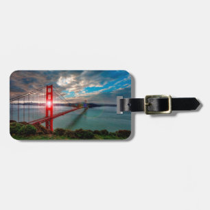 Golden Gate Bridge mit Sonnenschein durch. Gepäckanhänger