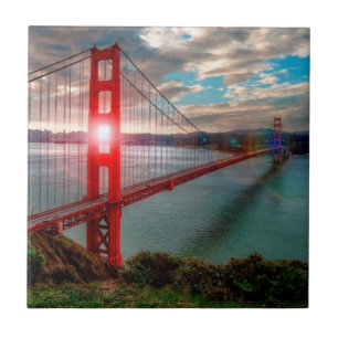 Golden gate bridge mit Sun, der durch scheint Fliese