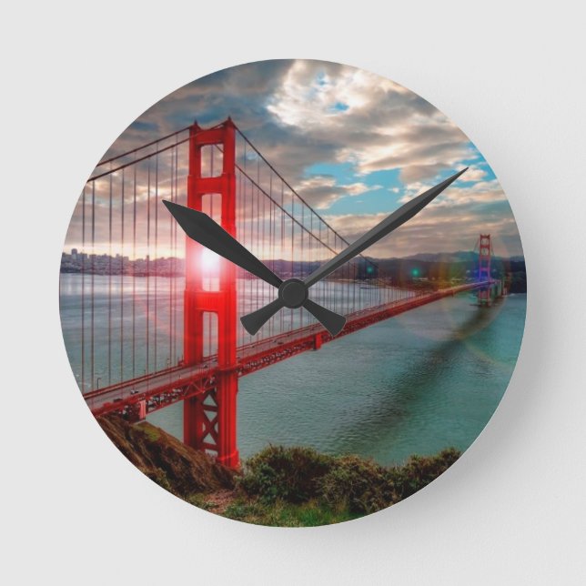 Golden gate bridge mit Sun, der durch scheint Runde Wanduhr (Vorderseite)
