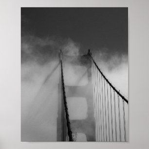 Golden Gate Bridge Tower im Nebel verkleidet Poster