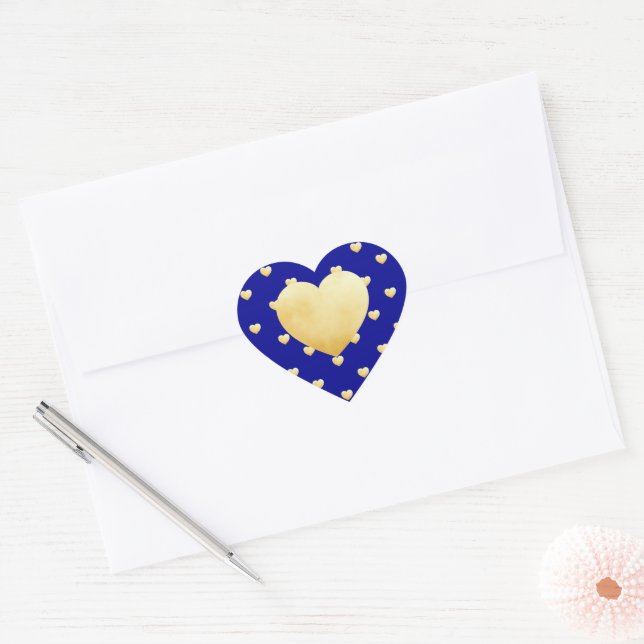 Golden Hearts Pattern auf Royal Blue Herz-Aufkleber (Umschlag)