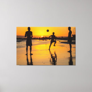 Golden Hour Soccer on the Shore Leinwanddruck