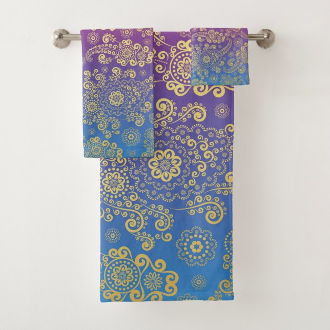 Golden Luxury Paisley on Blue, Purple et Orange (En situation)