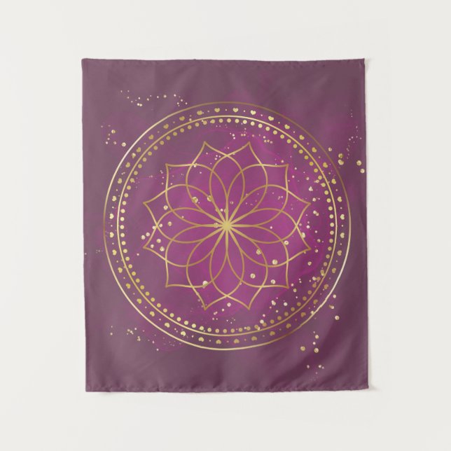 Golden Mandala auf Plum | Elegante Sacred Geometry Wandteppich (Vorderseite)