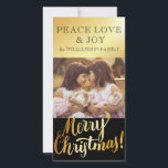 Golden Mercury Christmas Family Foto Card Feiertagskarte<br><div class="desc">Legen Sie einfach eines Ihrer Lieblings-Fotos in diese goldene Weihnachtskarte des Fotos ein. Die goldene Grenze enthält das Gefühl von Frieden, Liebe und Freude und Ihren Familiennamen in einem offenen, schwarzen Schriftart. Der untere Rand ändert das Farbschema um. Eine reiche schwarze Grenze zeigt eine große goldene Frohe Weihnachten. Einfach anzupassen...</div>