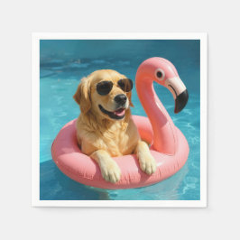 Golden Retriever auf einem Flamingo-Poolspielzeug Serviette