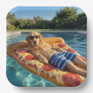 Golden Retriever auf einem Pizza-Schwimmreifen Pappteller