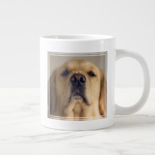Golden Retriever Balancing Leckerei on Nose Jumbo-Tasse