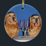 Golden retriever Chanukka Menorah Keramik Ornament<br><div class="desc">Diese Verzierung kennzeichnet goldene Retriever in den Yarmulkes,  die ein menorah beleuchten. Dieses würde ein perfektes Chanukkageschenk oder -dekoration machen.</div>