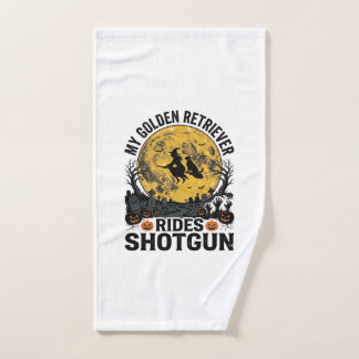 Golden Retriever fährt mit Shotgun Halloween Hexen Handtuch