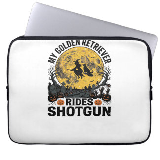 Golden Retriever fährt mit Shotgun Halloween Hexen Laptopschutzhülle