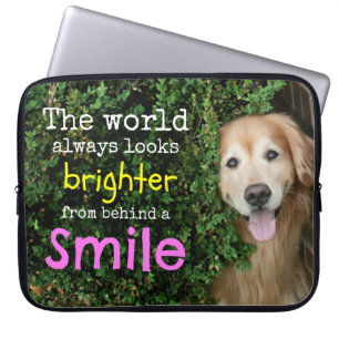 Golden Retriever hinter einem Lächeln Laptopschutzhülle