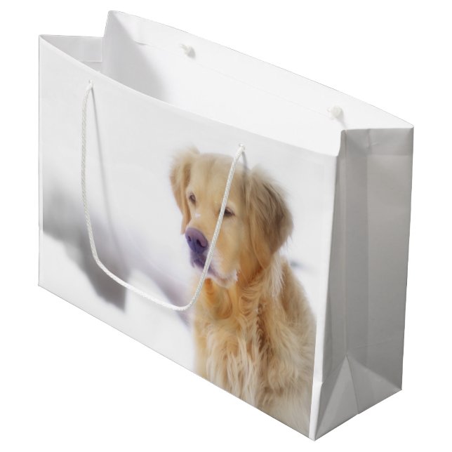 Golden retriever im Schnee Große Geschenktüte (Vorderseite Schrägansicht)