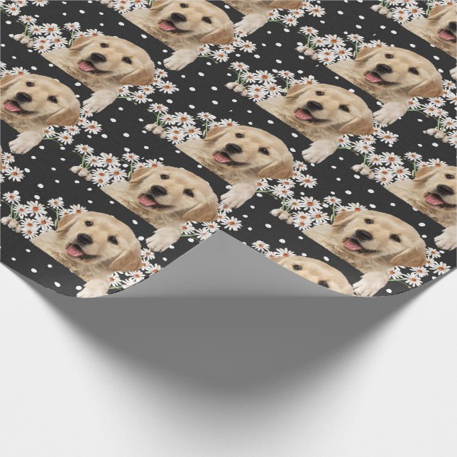 Golden Retriever in den Gängen auf Polka dot Geschenkpapier (Ecke)