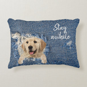 Golden Retriever in gebrechtem blauen Denim-Loch Dekokissen